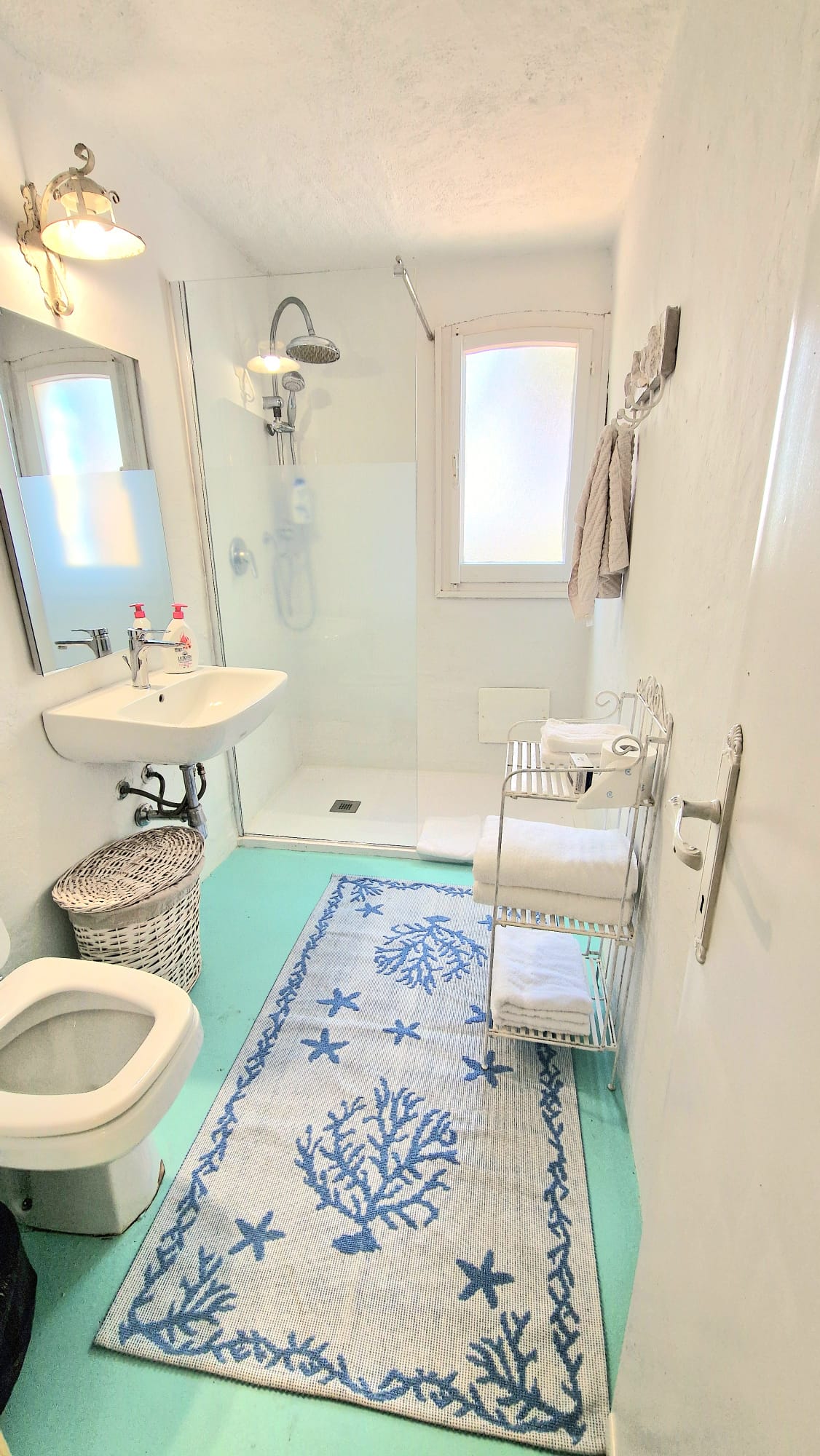 Badezimmer mit Meeresteppich