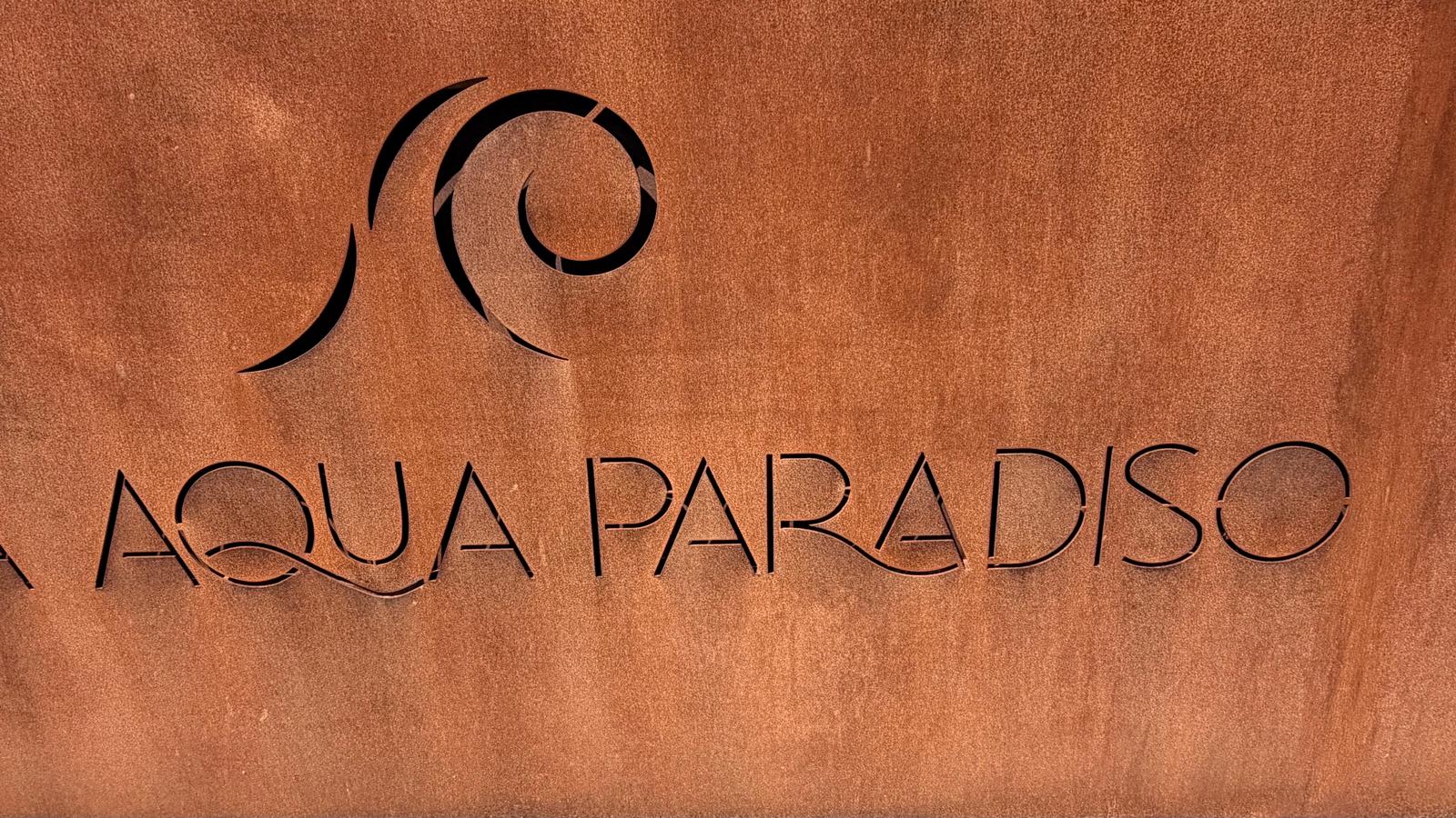 Villa Aqua Paradiso Schild aus Cortenstahl